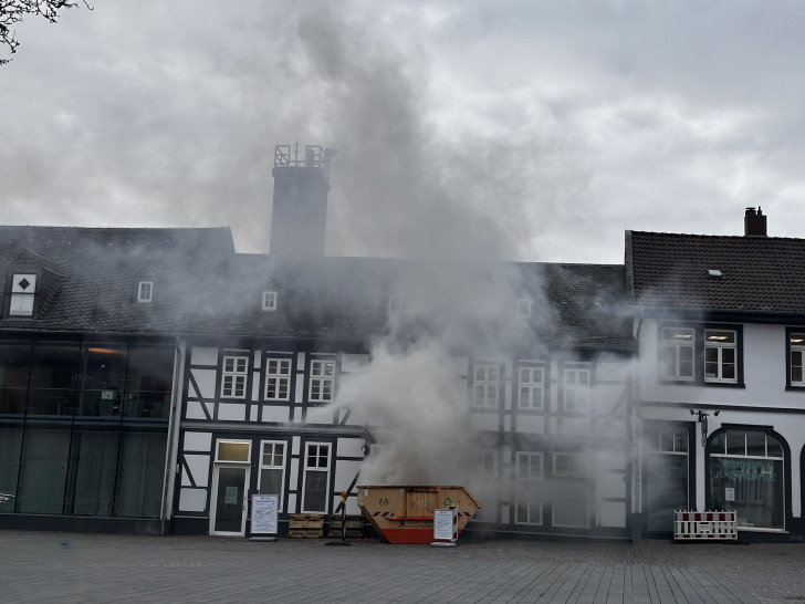 Auf dem Jakobikirchhof brannte ein Container.