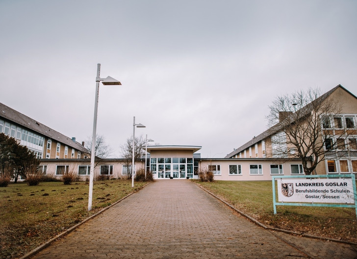 Der Landkreis Goslar beabsichtigt die Seesener BBS-Außenstelle der Berufsbildenden Schulen Goslar-Baßgeige an einen Investor zu verkaufen. Teile der Schulfläche sollen dann für den künftigen Schulbetrieb angemietet werden.