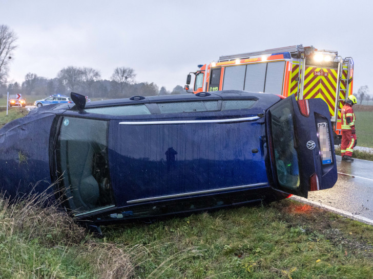 Der Wagen war im Graben gelandet.
