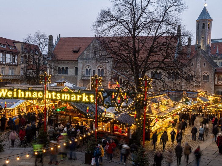 Vom 26. November bis zum 29. Dezember können Einheimische und Gäste die besinnliche Atmosphäre auf dem Braunschweiger Weihnachtsmarkt genießen.  