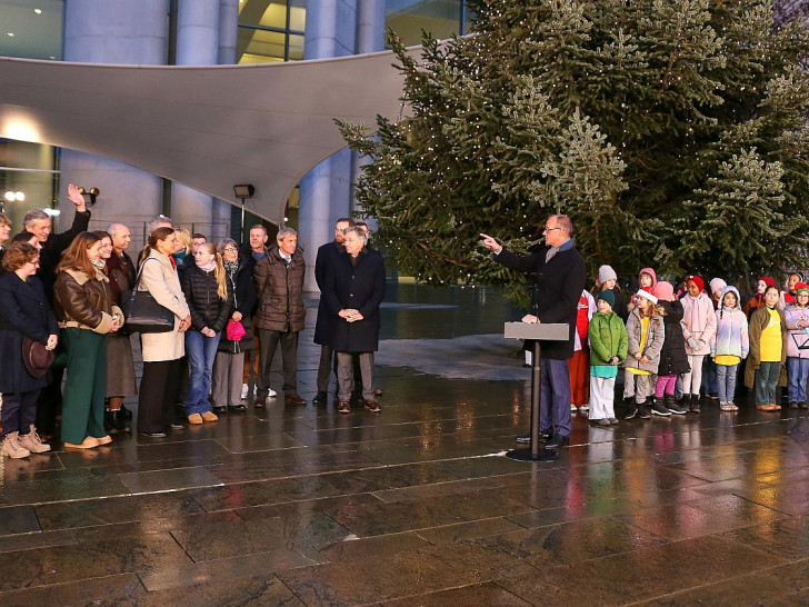Bildtermin bei der Übergabe des Weihnachtsbaumes für das Bundeskanzleramt am 28.11.2025