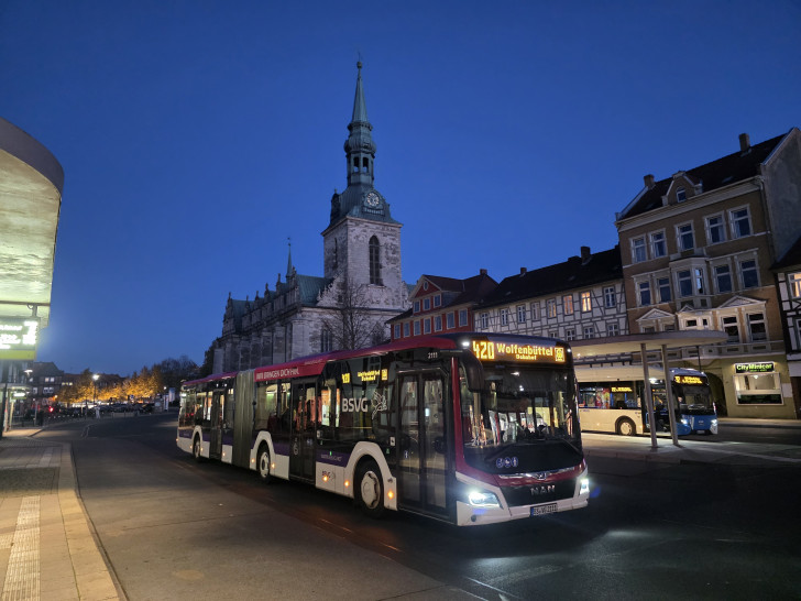 Die Buslinie 420 muss in einer Nacht eine andere Route fahren.