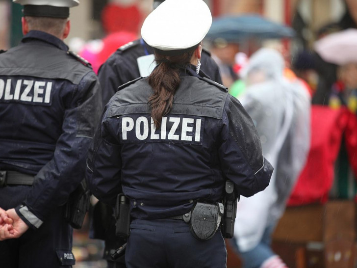 Polizei im Karneval (Archiv)