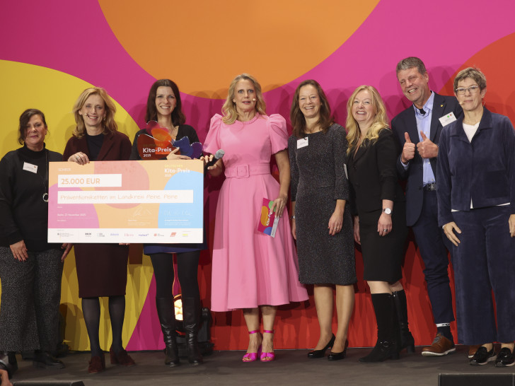 In der Kategorie „Lokales Bündnis für frühe Bildung des Jahres“ belegte das Bündnis "Präventionsketten" den Ersten Platz und darf sich über ein Preisgeld von 25.000 Euro freuen. 