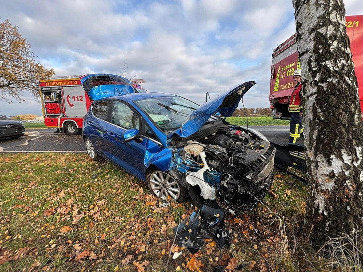 Auslaufende Betriebsstoffe nach Unfall auf der B3  (Archiv)
