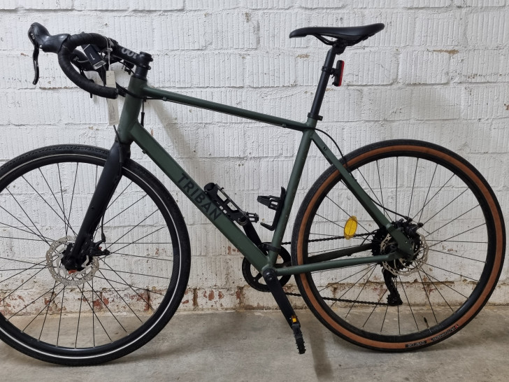 Das gefundene Gravelbike der Marke Triban.