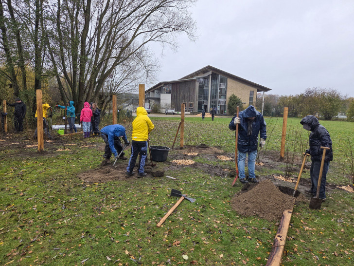 Pflanzaktion im Rahmen des Projektes „Minidrachenland“.