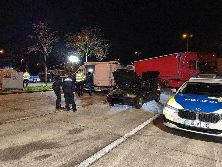 Großangelegte Verkehrskontrolle auf der A1  (Archiv)