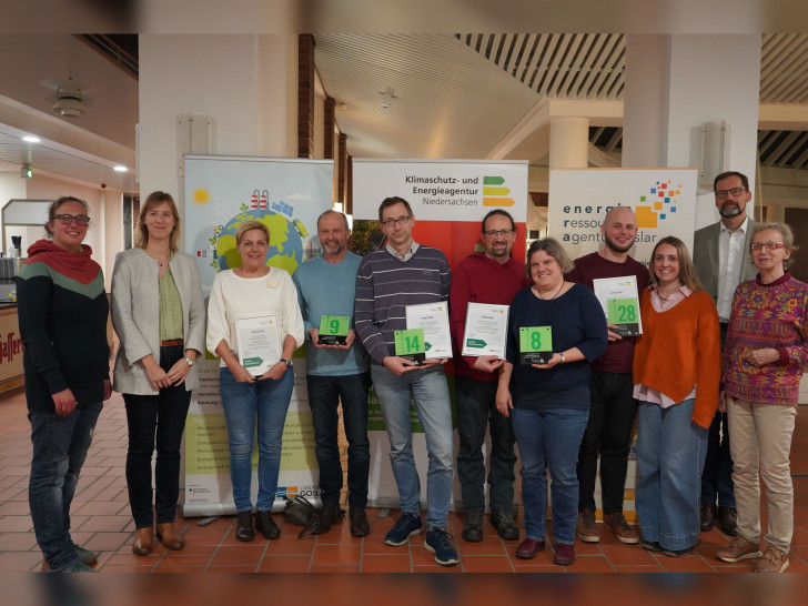 Vier Familien wurden in diesem Jahr mit der „Grünen Hausnummer“ für energieeffizientes Sanieren ausgezeichnet.