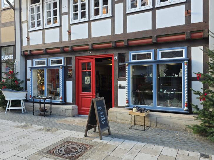 Das Antiquitätengeschäft hat heute den neuen Laden in die Straße "Am Alten Tore" eröffnet.