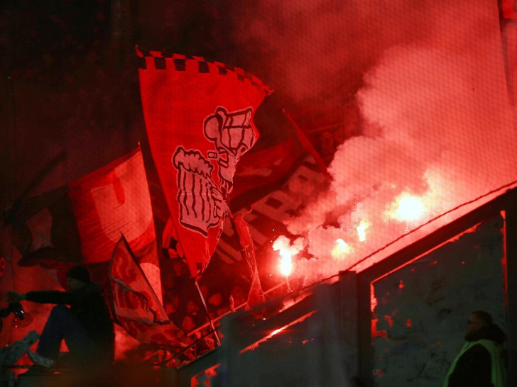 Fans mit Pyrotechnik am 29.11.2025