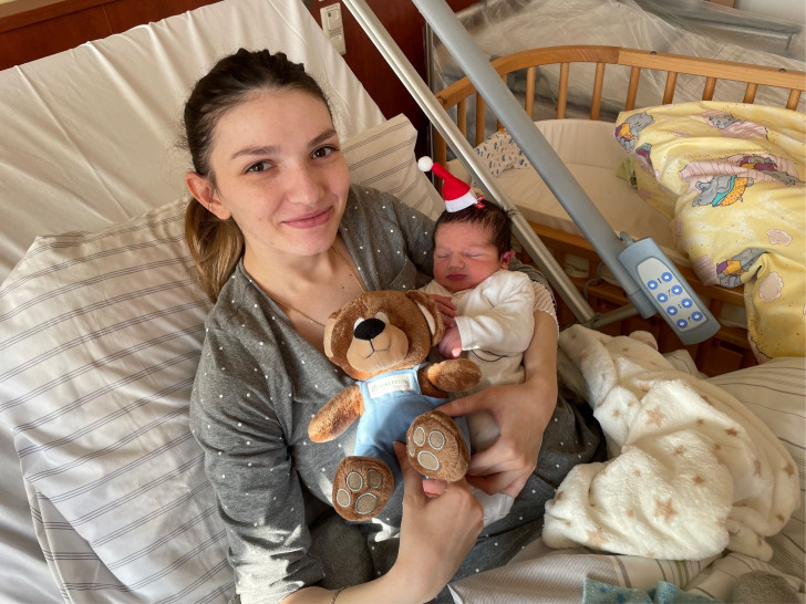 Mutter Marina Rusta mit ihrem Weihnachtsbaby Konstantinos.