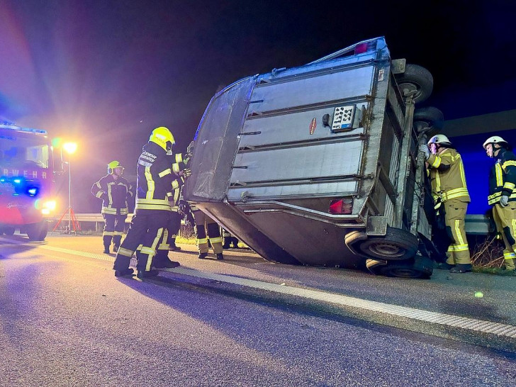 Verkehrsunfall mit Pferdetransporter auf der A28 (Archiv)