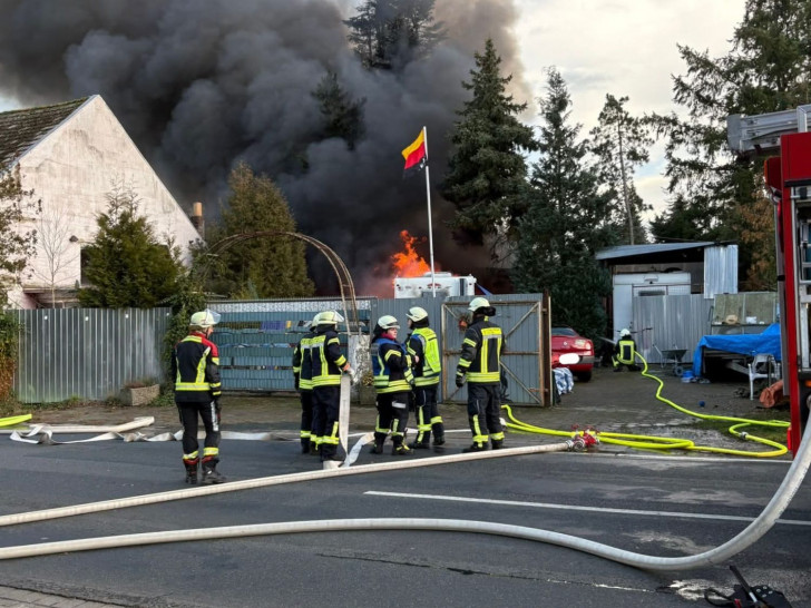 Das Wohnmobil stand in Vollbrand.