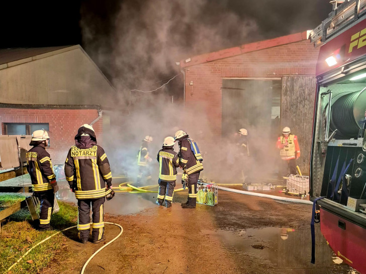 Einsatzkräfte probten in Ehra-Lessin den Ernstfall an einem Pferdestall.