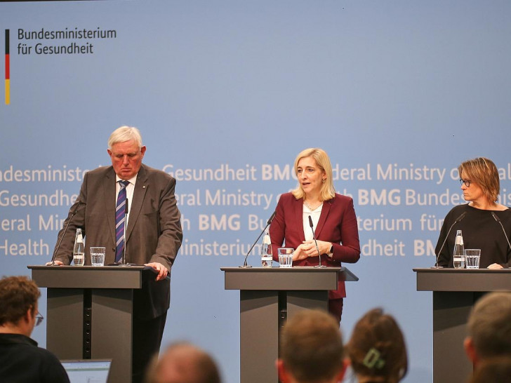 Laumann, Warken, Schlotzhaue am 11.12.2025