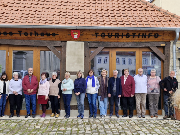 Der erweiterte Vorstand des Verkehrsvereins Schöningen e.V. - Tourismus und Kultur sorgt seit vielen Jahren in Kooperation mit dem Schöninger Stadtmarketing dafür, dass die Information im Torhaus zehn fünf Tage in der Woche zur Verfügung steht.