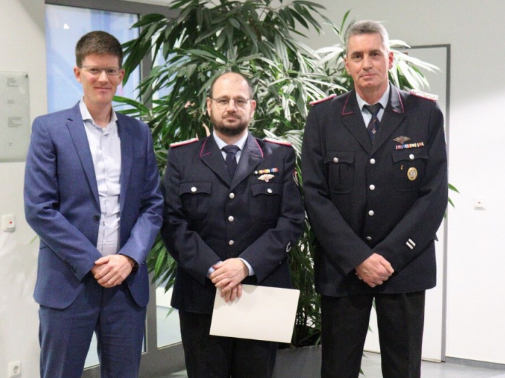 Tobias Grünert (Bürgermeister), Michael Polewazyk (Ortsbrandmeister Köchingen) und Dirk Oppermann (stellvertretender Gemeindebrandmeister) (v. li.). 