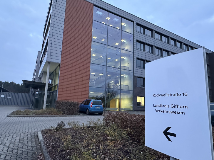 Das Straßenverkehrsamt ist vom bisherigen Standort Im Heidland zum neuen Standort Rockwellstraße 16 in Gifhorn umgezogen.