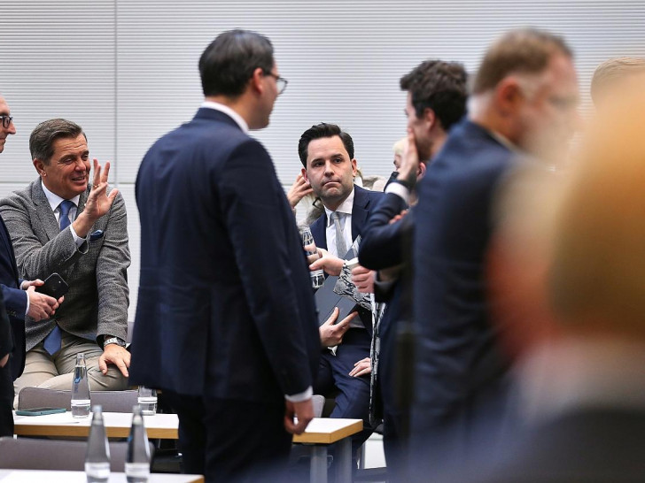 Johannes Winkel und andere Renten-Rebellen am 02.12.2025