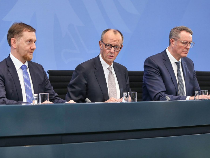 Kretschmer, Merz, Schweitzer am 04.12.2025