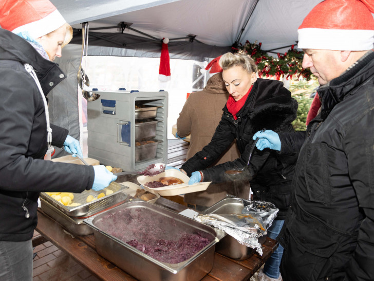An die 800 Weihnachtsessen wurden ausgegeben.