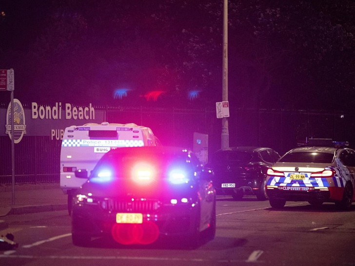 Polizei am Bondi Beach nach Anschlag am 14.12.2025