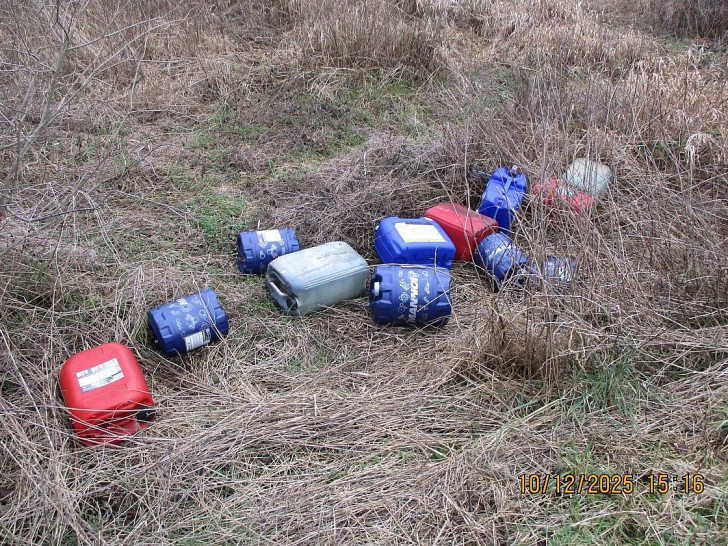 Kanister mit Altöl (Archiv)