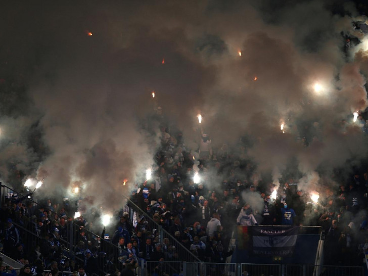 Fans mit Pyrotechnik am 29.11.2025