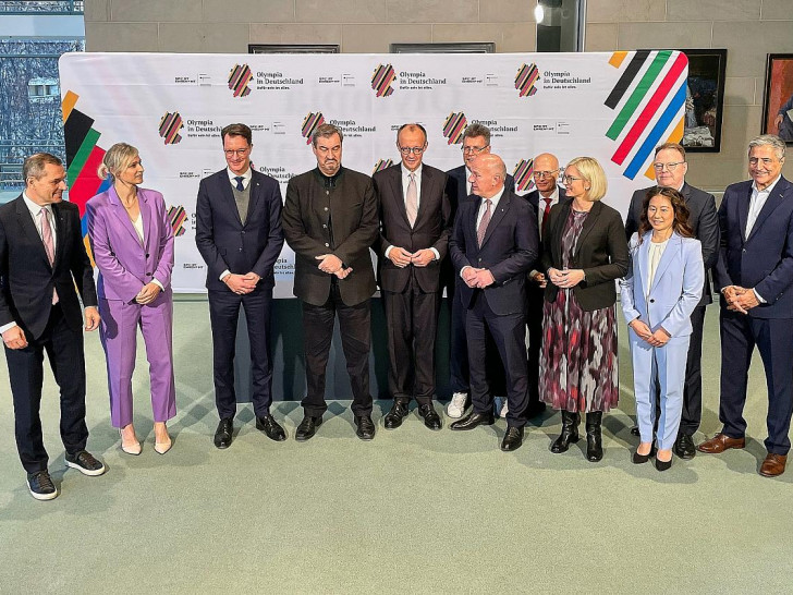 Unterzeichnung der Vereinbarung zur Olympiabewerbung (Archiv)