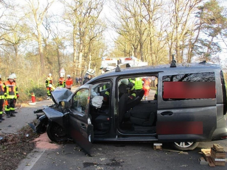 Schwerer Verkehrsunfall auf der B 74 bei Bremervörde (Archiv)