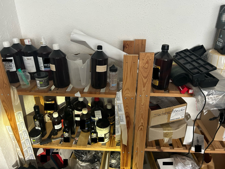 Diese Materialien zum Herstellen von Liquid wurden bei der Kontrolle gefunden.