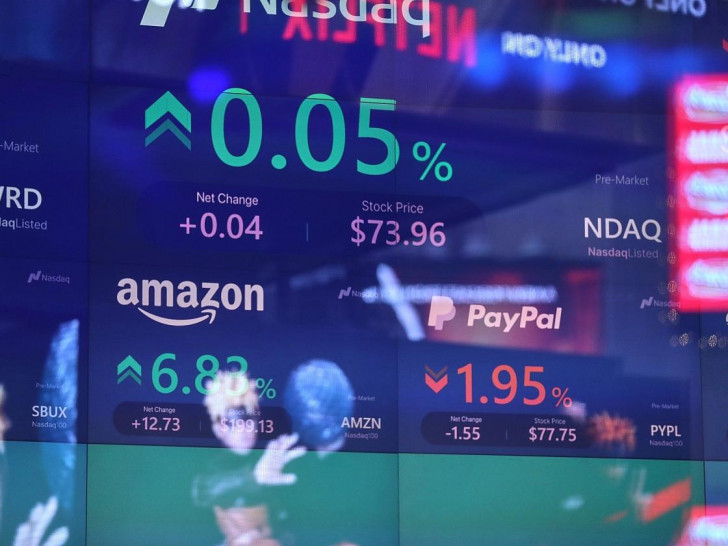 Börsenkurse von Amazon und Paypal an der Nasdaq (Archiv)