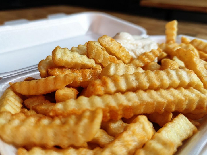 Pommes mit Majo (Archiv)