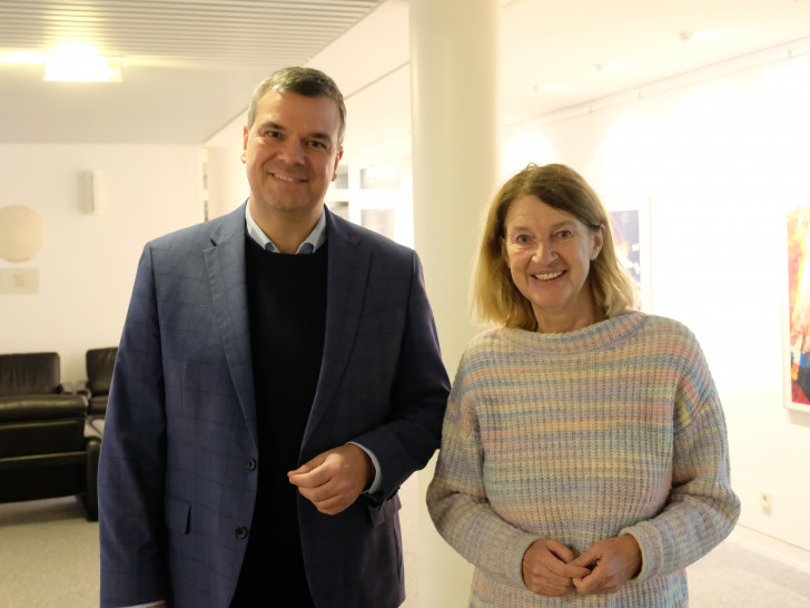 Mit der Schließung eines öffentlichen-rechtlichen Vertrages haben Clausthal-Zellerfelds Bürgermeisterin Petra Emmerich-Kopatsch und Landrat Dr. Alexander Saipa wichtige Weichen für die weitere städtebauliche Entwicklung in der Berg- und Universitätsstadt gestellt. 