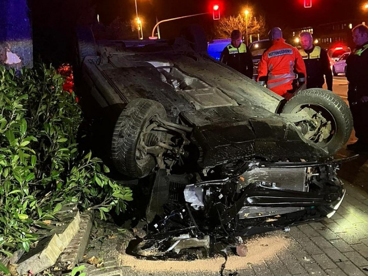 Pkw landet am Vitus-Platz auf dem Dach: Fahrer schwer verletzt (Archiv)