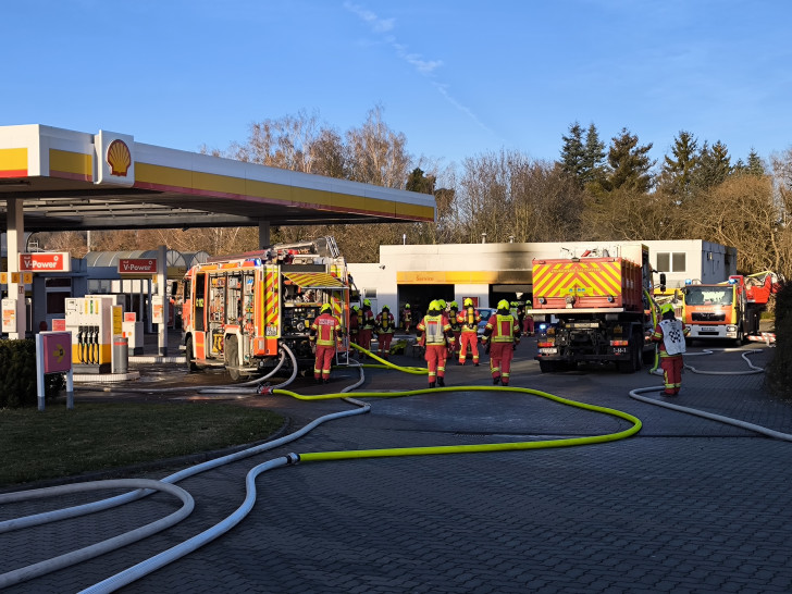 Die Spuren des Brandes sind deutlich zu sehen.