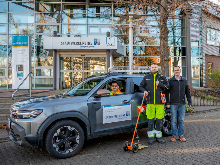 Sascha Köhn, Gasspürer der Firma regiocom, Maximilian Wagner, Gasmonteur der Stadtwerke Peine, Oliver Prignitz, Bereichsleiter Netzbetrieb der Stadtwerke Peine (v. li.).
