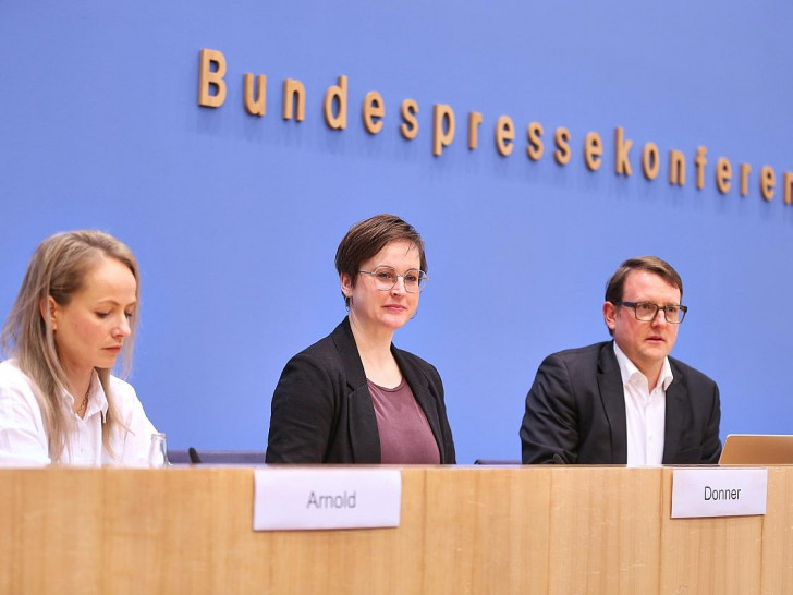 Jahresrückblick 2025: Wie sich Rechtsextremismus im Alltag festsetzt und Engagierte dagegenhalten am 02.12.2025