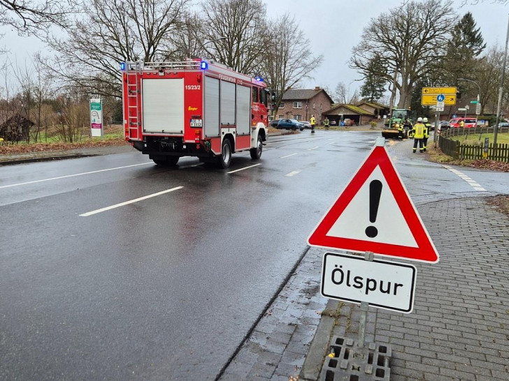 Ölspur im Kreuzungsbereich