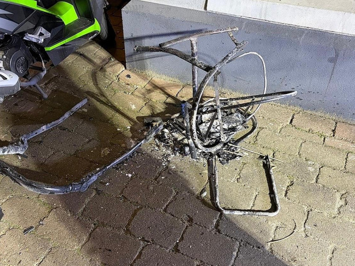 Feuerwehreinsatz im historischen Bahnhofsgebäude (Archiv)