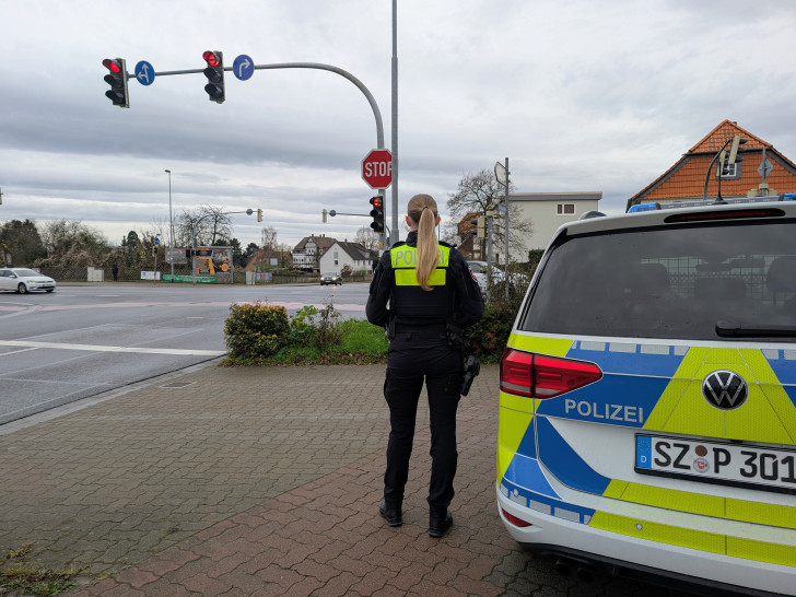 Die Kreuzung ist stark frequentiert.