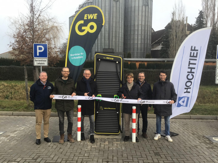 Foto: von links: Simon Stein, Christoph Genth, Dirk Neumann, Andrea Föniger, Rainer Apel und Florian Hamel bei der Eröffnung.