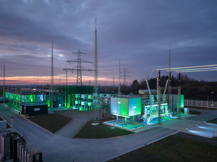 TenneT Germany hat im Umspannwerk Mehrum Nord die weltweit erste E-STATCOM-Anlage in Betrieb genommen