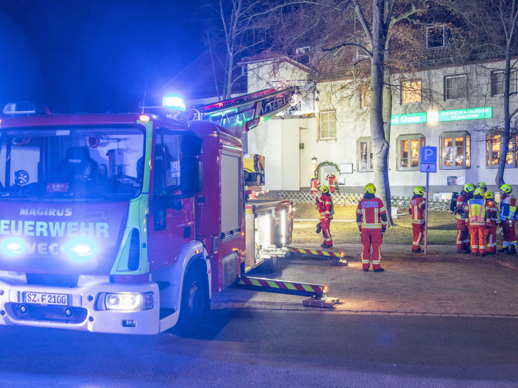 Am frühen Samstagabend wurde die Feuerwehr in den Sonnenbergweg in Gebhardshagen gerufen