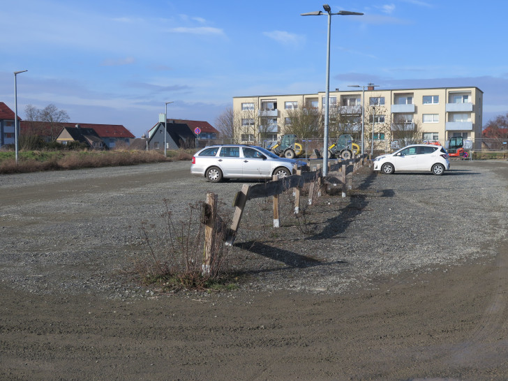 Der provisorische Parkplatz an der Ackerstraße in Wolfenbüttel wird zurückgebaut.