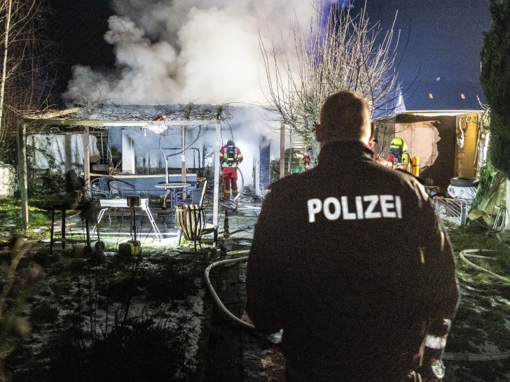 Die Polizei hat die Ermittlungen zur Brandursache aufgenommen.