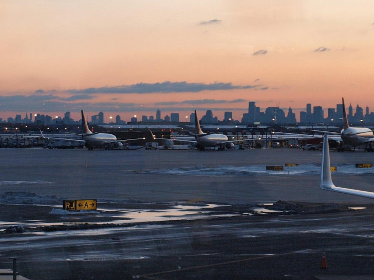 Flugzeuge am Flughafen Newark bei New York