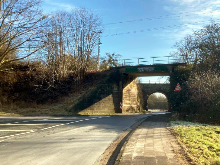 Bahnbrücke Schöninger Straße.