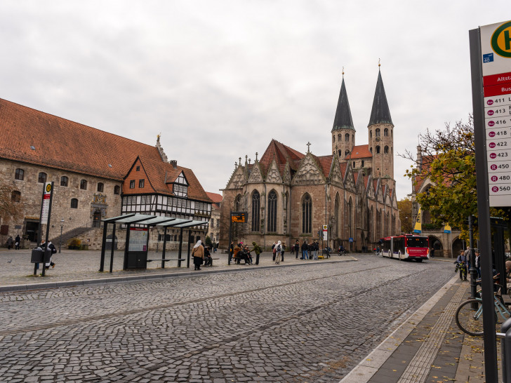 Der Wochenmarkt am Altstadtmarkt findet wie gewohnt statt, andere Märkte werden dagegen verlegt oder fallen aus.
